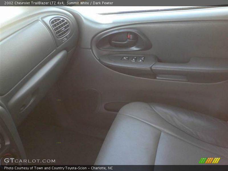 Summit White / Dark Pewter 2002 Chevrolet TrailBlazer LTZ 4x4