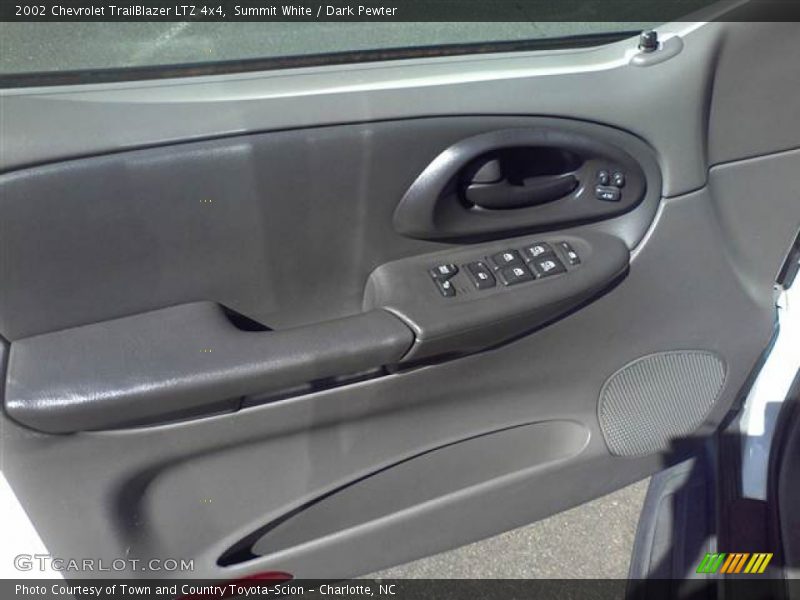 Summit White / Dark Pewter 2002 Chevrolet TrailBlazer LTZ 4x4