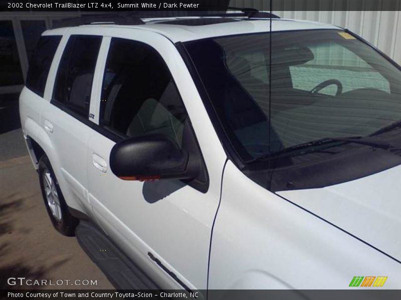 Summit White / Dark Pewter 2002 Chevrolet TrailBlazer LTZ 4x4