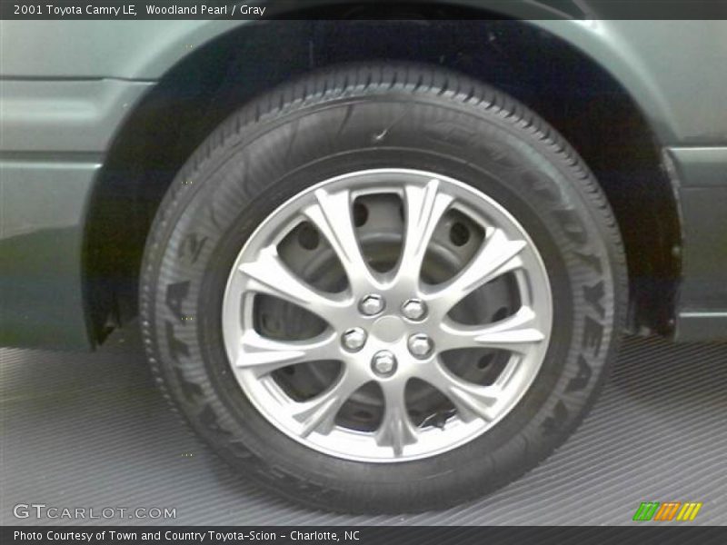 Woodland Pearl / Gray 2001 Toyota Camry LE