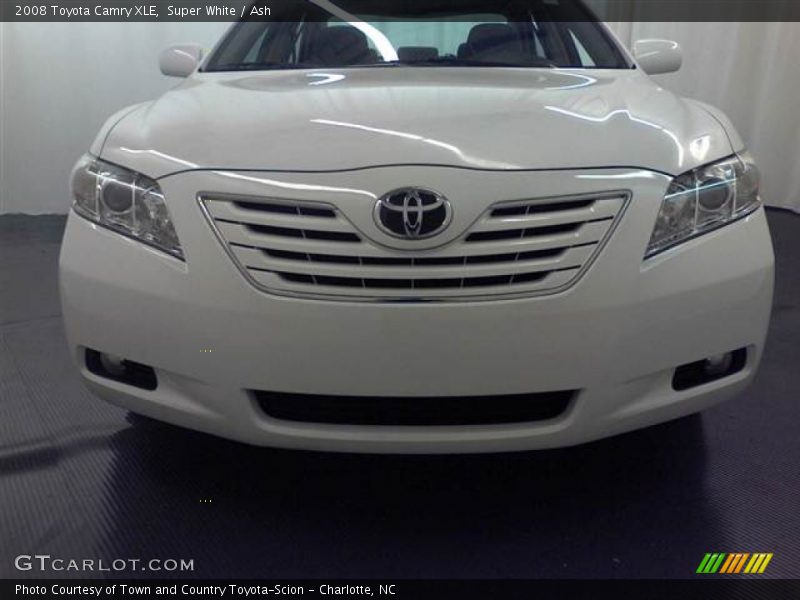 Super White / Ash 2008 Toyota Camry XLE