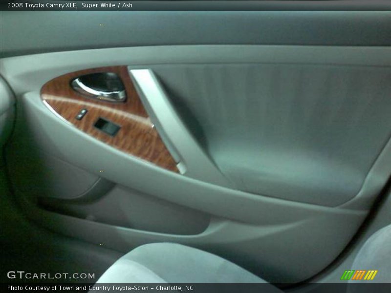 Super White / Ash 2008 Toyota Camry XLE
