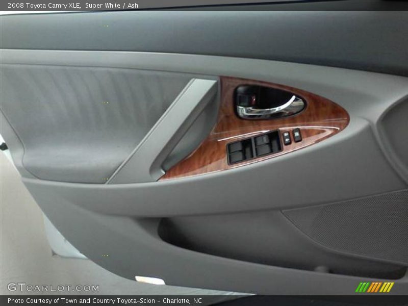 Super White / Ash 2008 Toyota Camry XLE