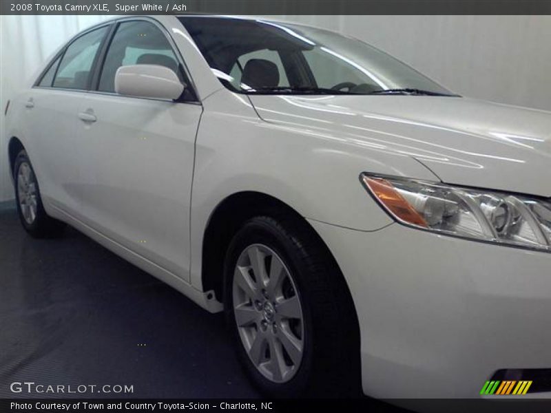 Super White / Ash 2008 Toyota Camry XLE