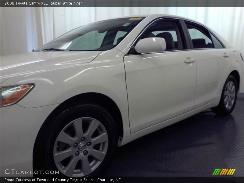 Super White / Ash 2008 Toyota Camry XLE