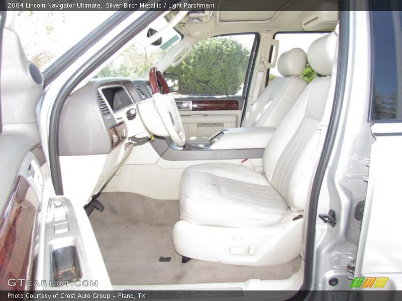 Silver Birch Metallic / Light Parchment 2004 Lincoln Navigator Ultimate