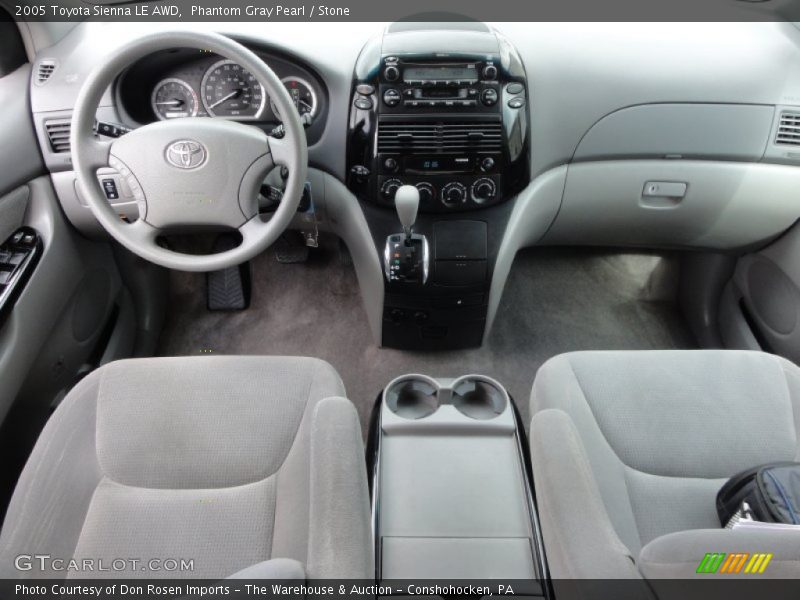 Dashboard of 2005 Sienna LE AWD