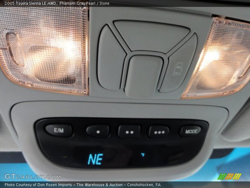Controls of 2005 Sienna LE AWD