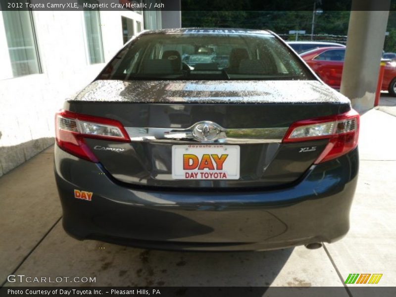 Magnetic Gray Metallic / Ash 2012 Toyota Camry XLE