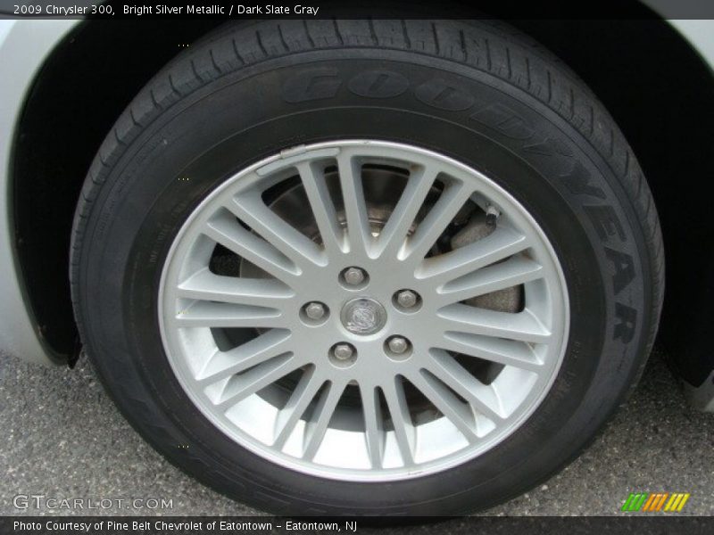 Bright Silver Metallic / Dark Slate Gray 2009 Chrysler 300