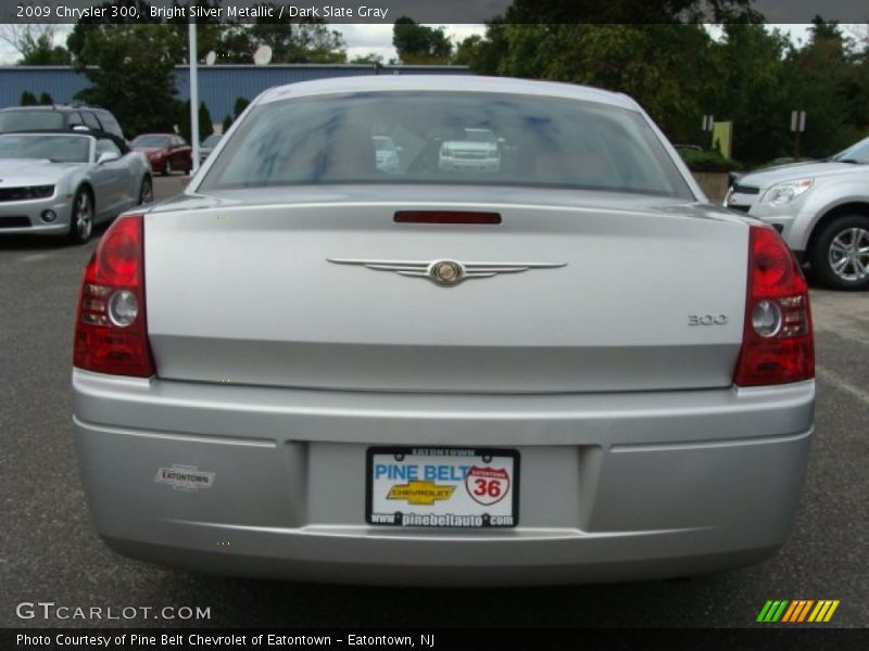 Bright Silver Metallic / Dark Slate Gray 2009 Chrysler 300