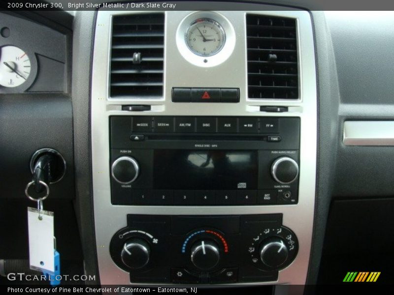 Bright Silver Metallic / Dark Slate Gray 2009 Chrysler 300