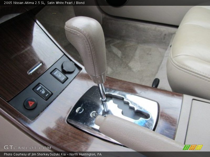 Satin White Pearl / Blond 2005 Nissan Altima 2.5 SL