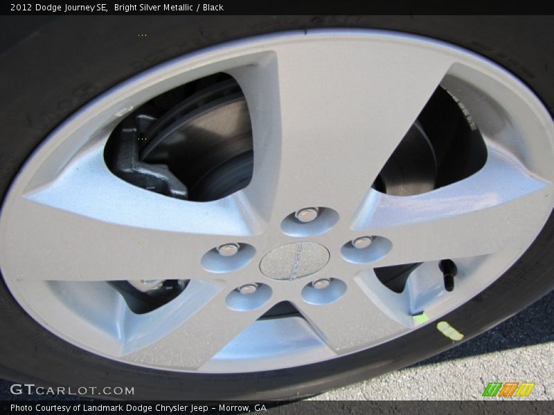 Bright Silver Metallic / Black 2012 Dodge Journey SE