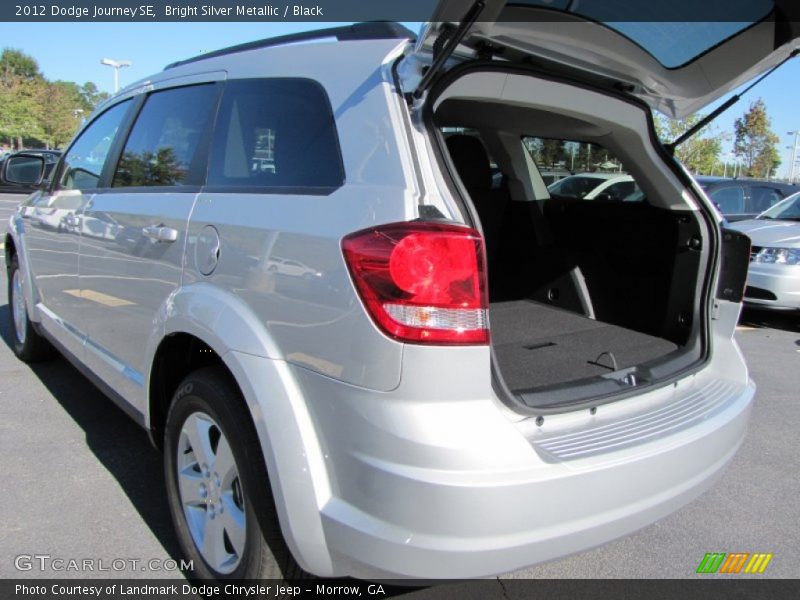 Bright Silver Metallic / Black 2012 Dodge Journey SE