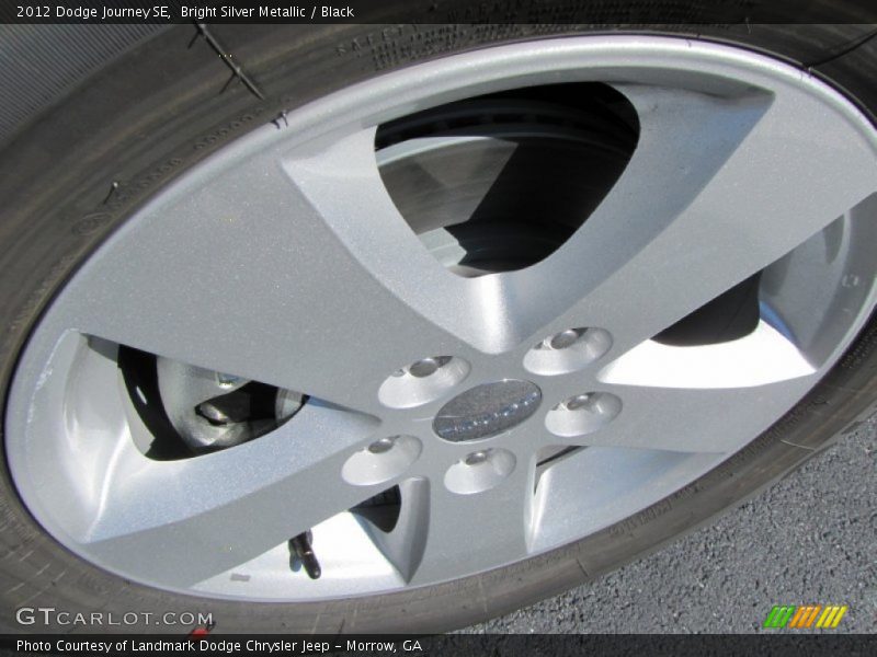 Bright Silver Metallic / Black 2012 Dodge Journey SE