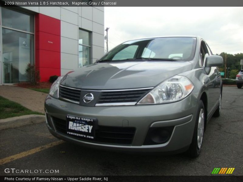 Magnetic Gray / Charcoal 2009 Nissan Versa 1.8 S Hatchback