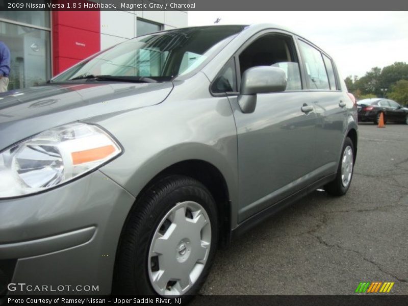 Magnetic Gray / Charcoal 2009 Nissan Versa 1.8 S Hatchback