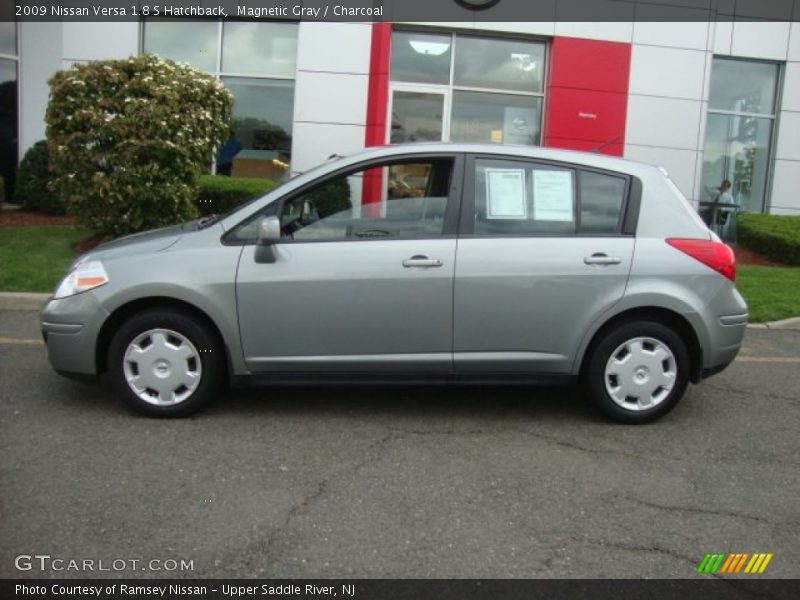 Magnetic Gray / Charcoal 2009 Nissan Versa 1.8 S Hatchback