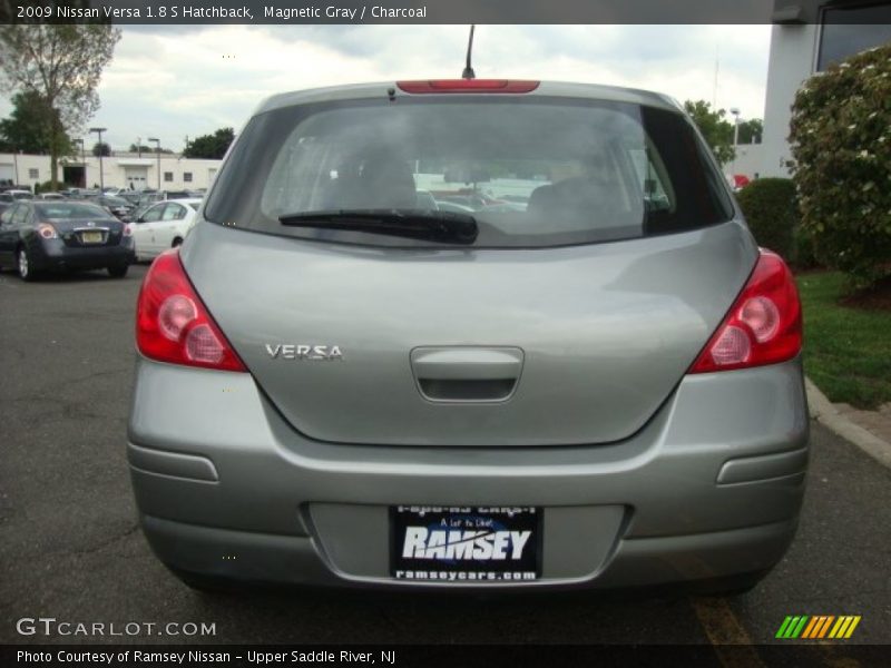Magnetic Gray / Charcoal 2009 Nissan Versa 1.8 S Hatchback
