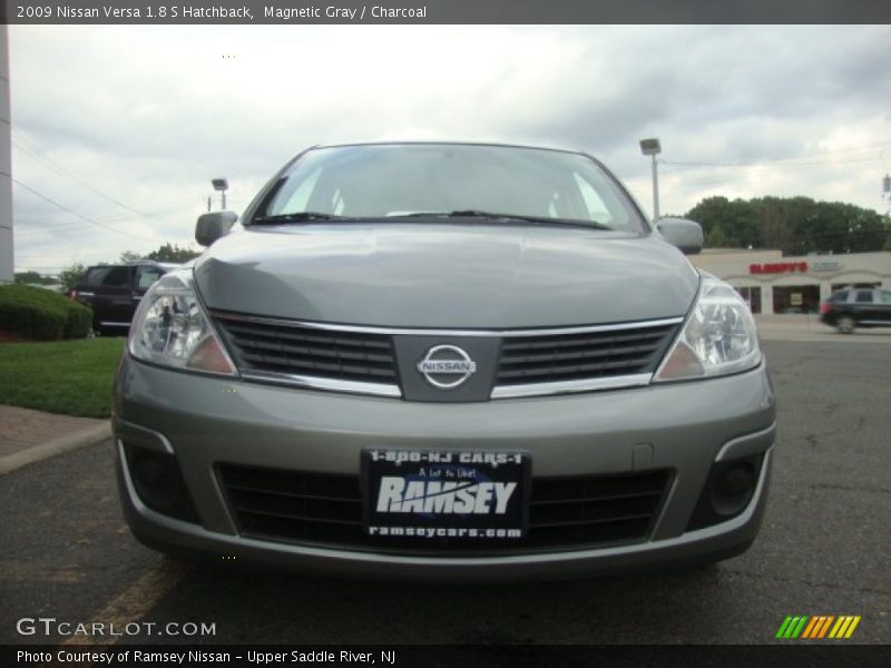 Magnetic Gray / Charcoal 2009 Nissan Versa 1.8 S Hatchback