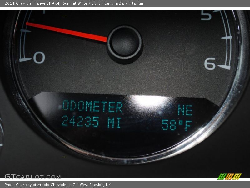 Summit White / Light Titanium/Dark Titanium 2011 Chevrolet Tahoe LT 4x4