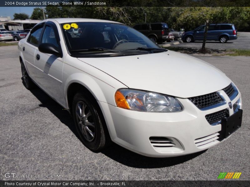 Front 3/4 View of 2004 Stratus SE Sedan