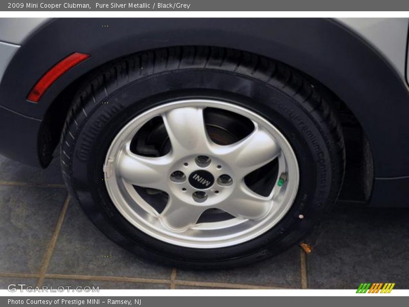 Pure Silver Metallic / Black/Grey 2009 Mini Cooper Clubman