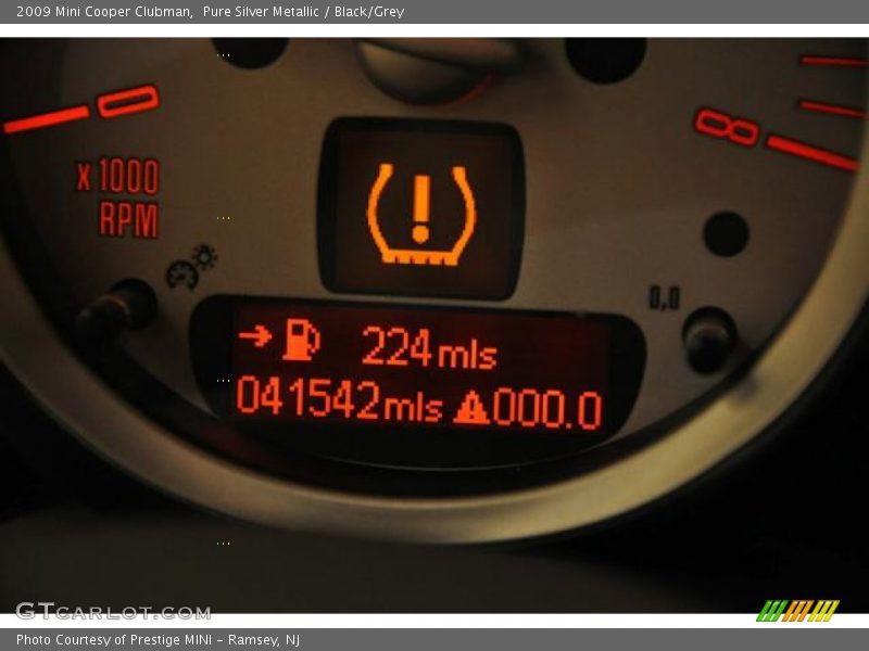 Pure Silver Metallic / Black/Grey 2009 Mini Cooper Clubman