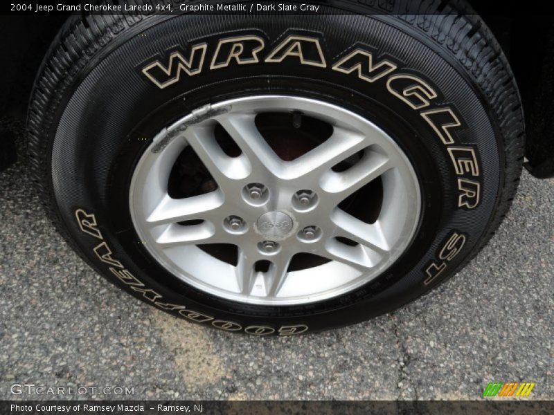 Graphite Metallic / Dark Slate Gray 2004 Jeep Grand Cherokee Laredo 4x4