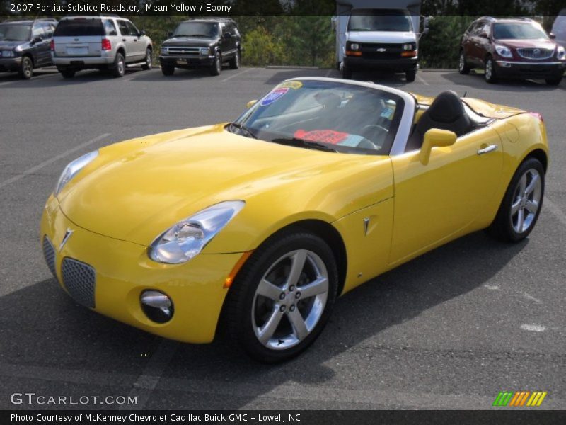 Front 3/4 View of 2007 Solstice Roadster