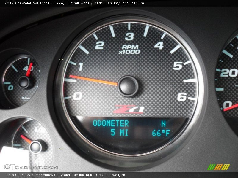 Summit White / Dark Titanium/Light Titanium 2012 Chevrolet Avalanche LT 4x4