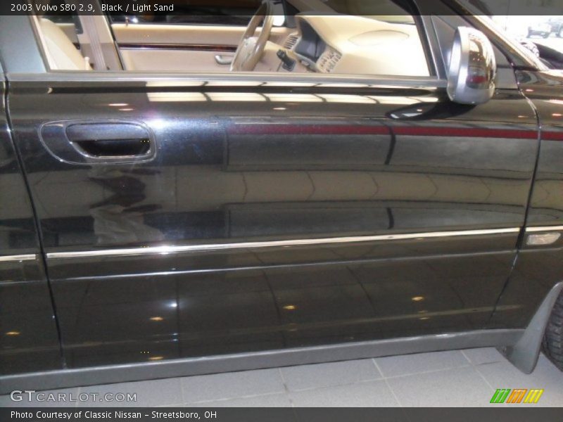 Black / Light Sand 2003 Volvo S80 2.9
