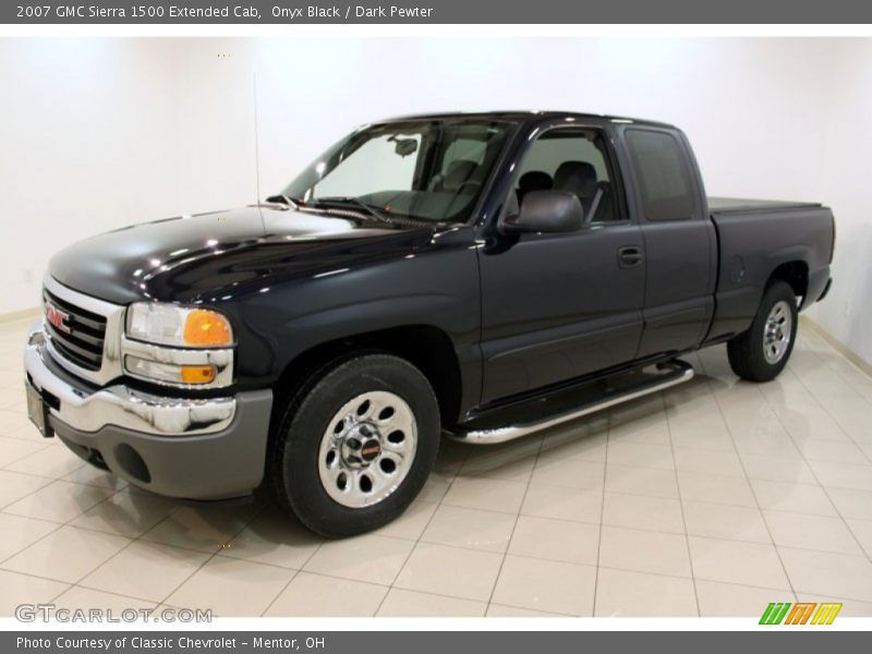 Front 3/4 View of 2007 Sierra 1500 Extended Cab
