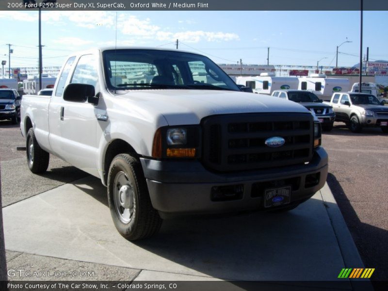 Oxford White / Medium Flint 2006 Ford F250 Super Duty XL SuperCab