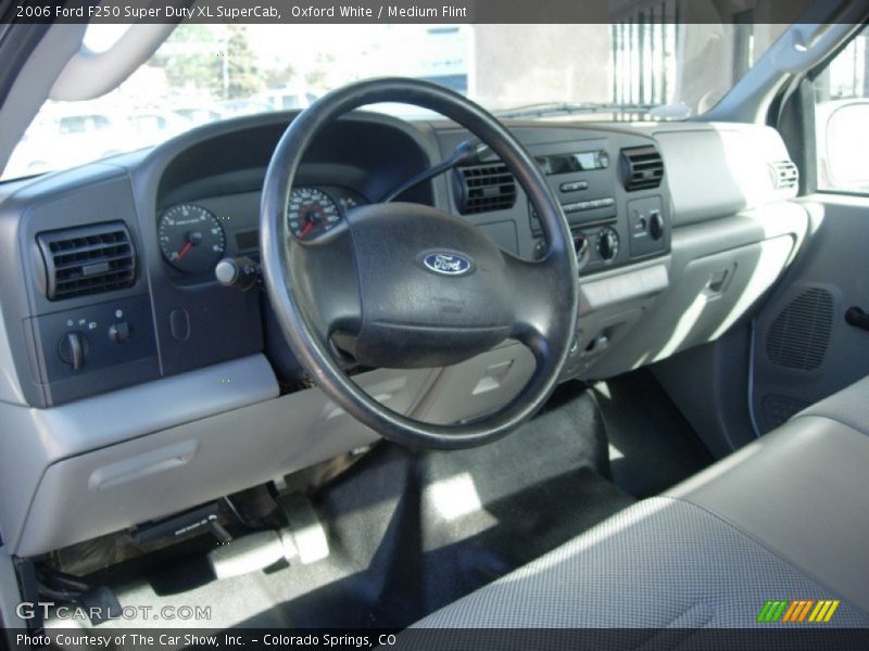 Oxford White / Medium Flint 2006 Ford F250 Super Duty XL SuperCab