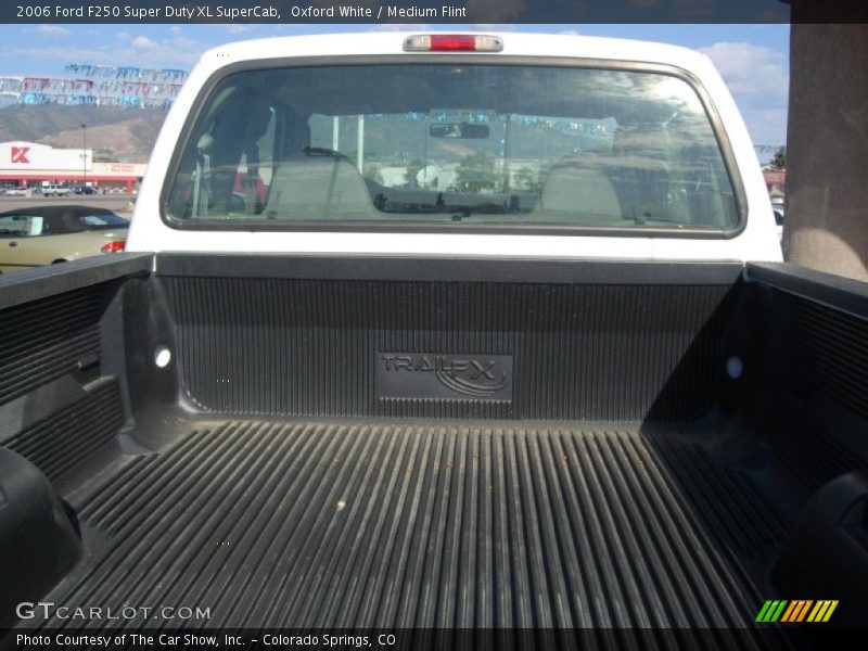 Oxford White / Medium Flint 2006 Ford F250 Super Duty XL SuperCab