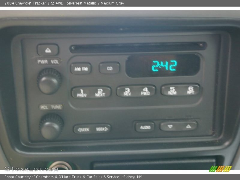 Silverleaf Metallic / Medium Gray 2004 Chevrolet Tracker ZR2 4WD