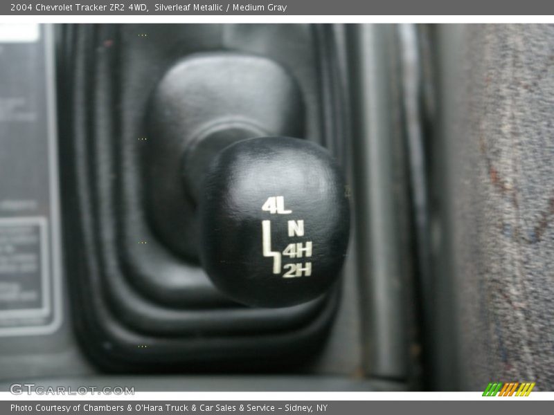 Silverleaf Metallic / Medium Gray 2004 Chevrolet Tracker ZR2 4WD
