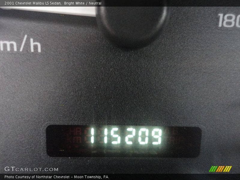 Bright White / Neutral 2001 Chevrolet Malibu LS Sedan