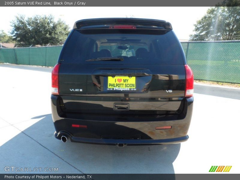 Black Onyx / Gray 2005 Saturn VUE Red Line