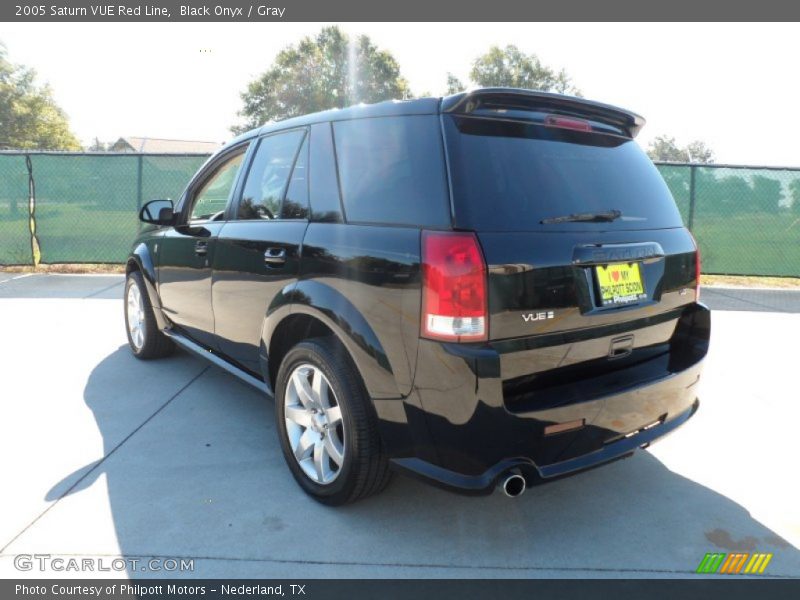 Black Onyx / Gray 2005 Saturn VUE Red Line