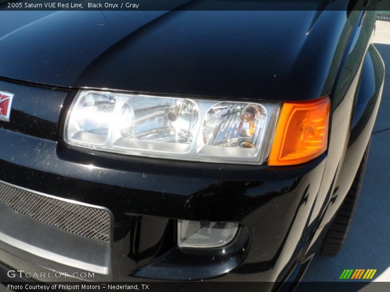 Black Onyx / Gray 2005 Saturn VUE Red Line