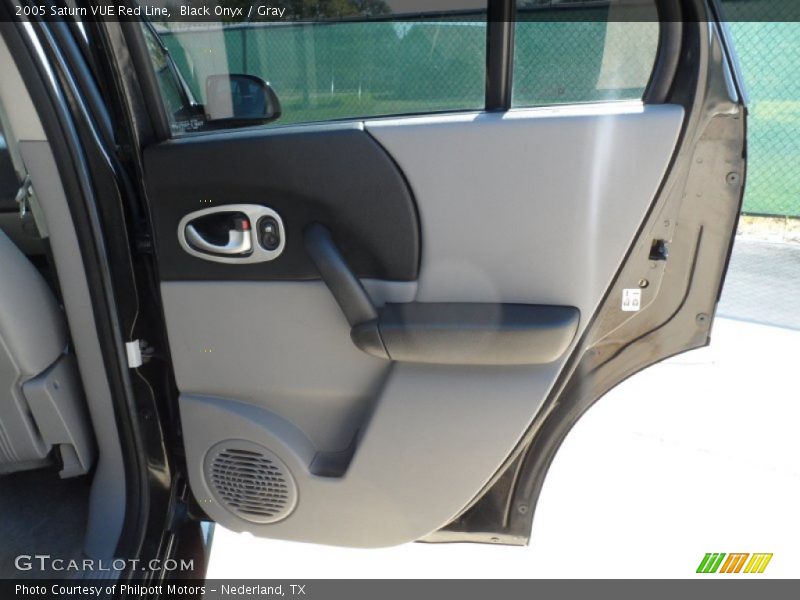 Black Onyx / Gray 2005 Saturn VUE Red Line