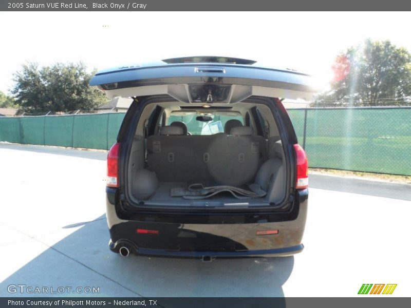 Black Onyx / Gray 2005 Saturn VUE Red Line