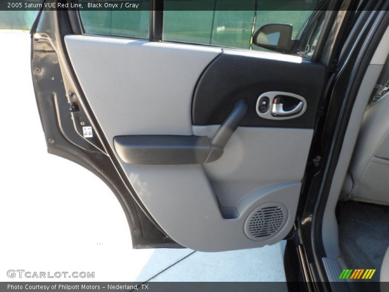 Black Onyx / Gray 2005 Saturn VUE Red Line