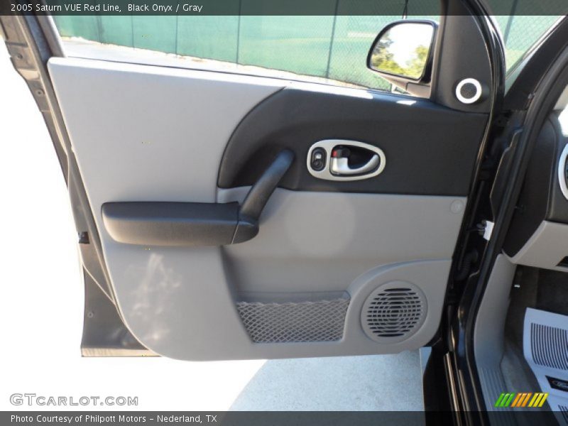 Black Onyx / Gray 2005 Saturn VUE Red Line