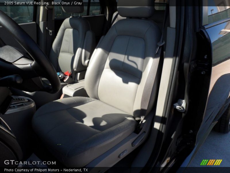 Black Onyx / Gray 2005 Saturn VUE Red Line