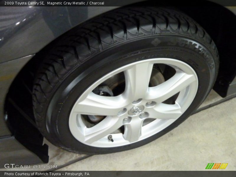 Magnetic Gray Metallic / Charcoal 2009 Toyota Camry SE