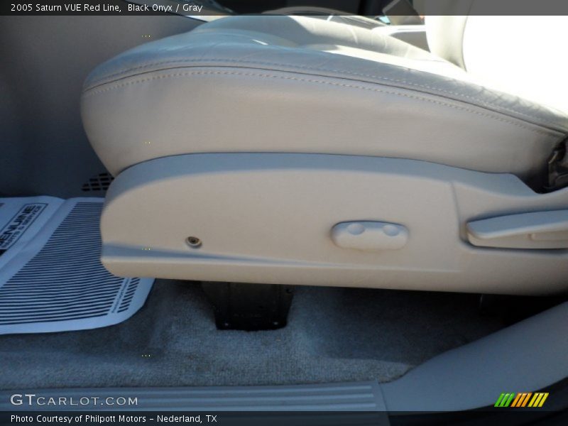 Black Onyx / Gray 2005 Saturn VUE Red Line